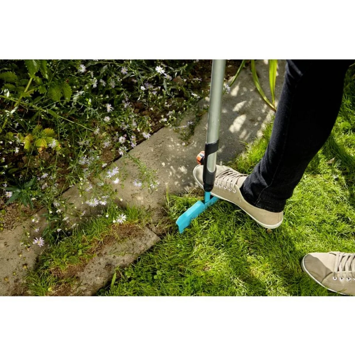 Gardena Kantenstecher 03149-20, präzise Rasenkantenbearbeitung, ergonomischer Griff 3