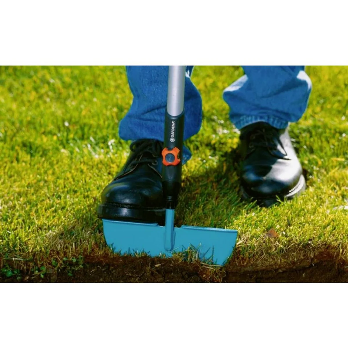 Gardena Kantenstecher 03149-20, präzise Rasenkantenbearbeitung, ergonomischer Griff 4