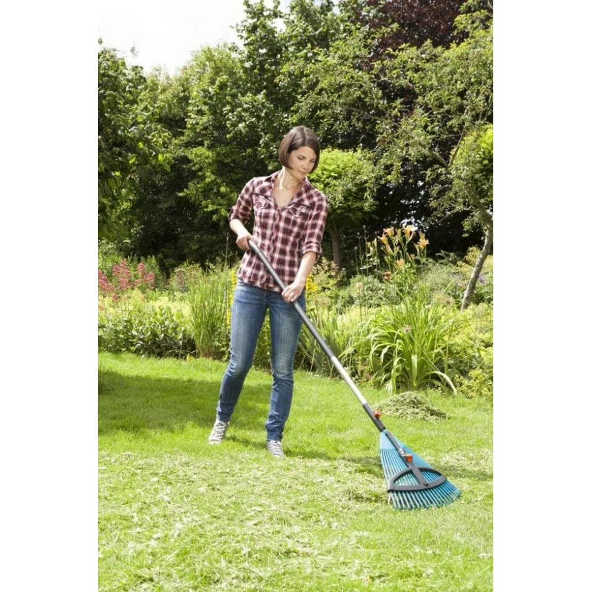 Gardena Fächerbesen combisystem, verstellbar, Holzstiel 35 cm — ideal für präzises Kehren 3