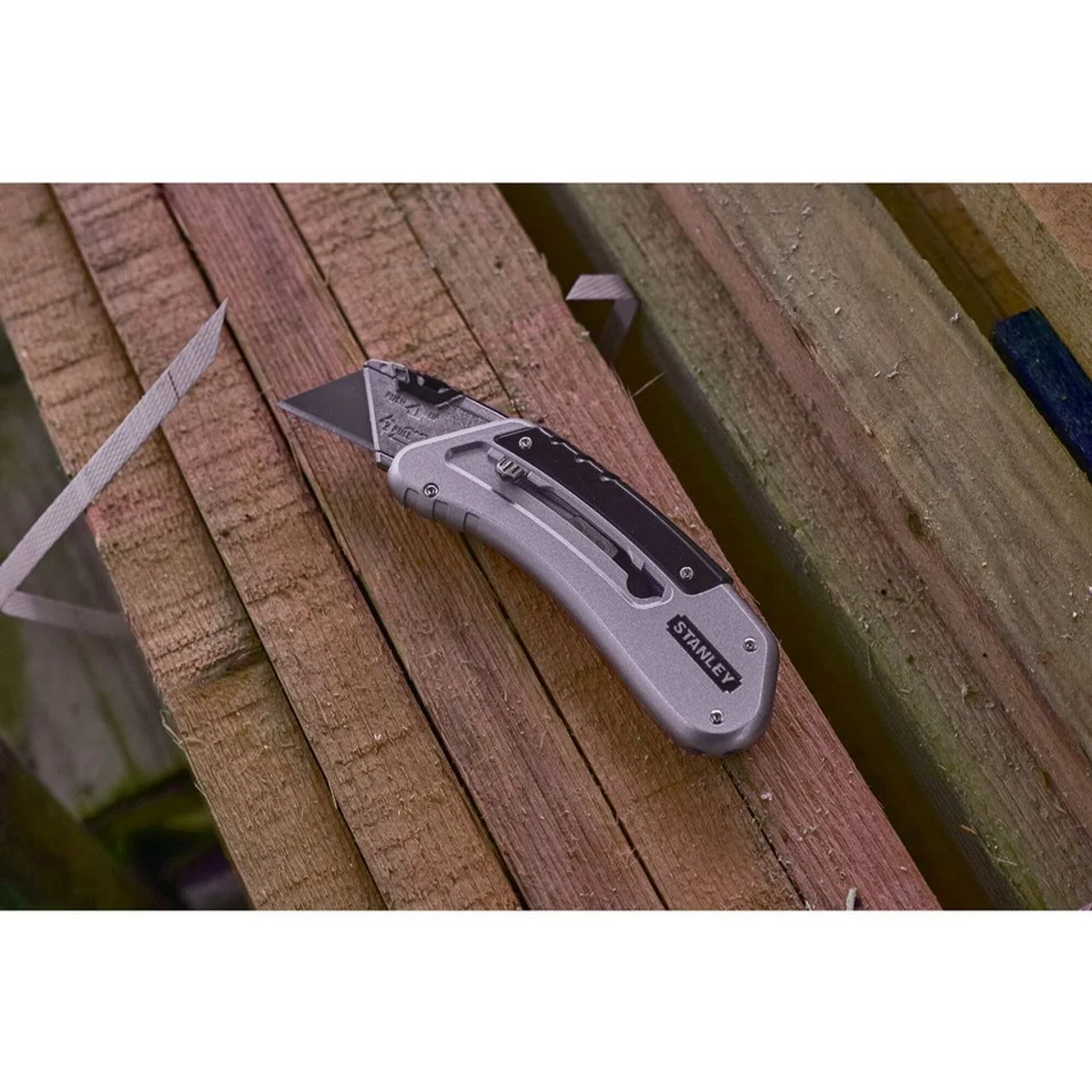 Stanley Cuttermesser 0-10-810, vielseitig einsetzbar, ergonomisches Design, robuste Klinge 2
