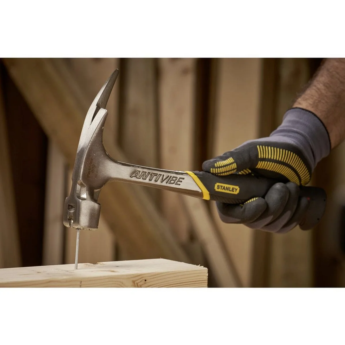 Stanley Latthammer 870 g, robuste Bauweise, präzise Schlagkraft, ergonomischer Griff 2