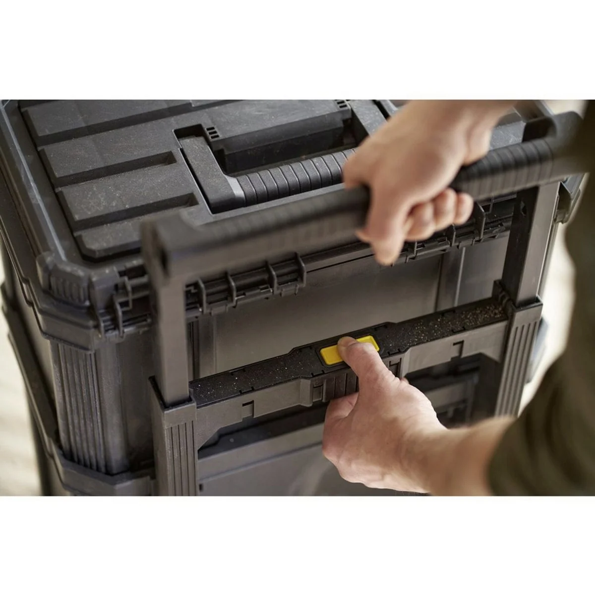 Stanley STST83319-1 Werkzeugkoffer, Trolley-Design, robust und mobil 4