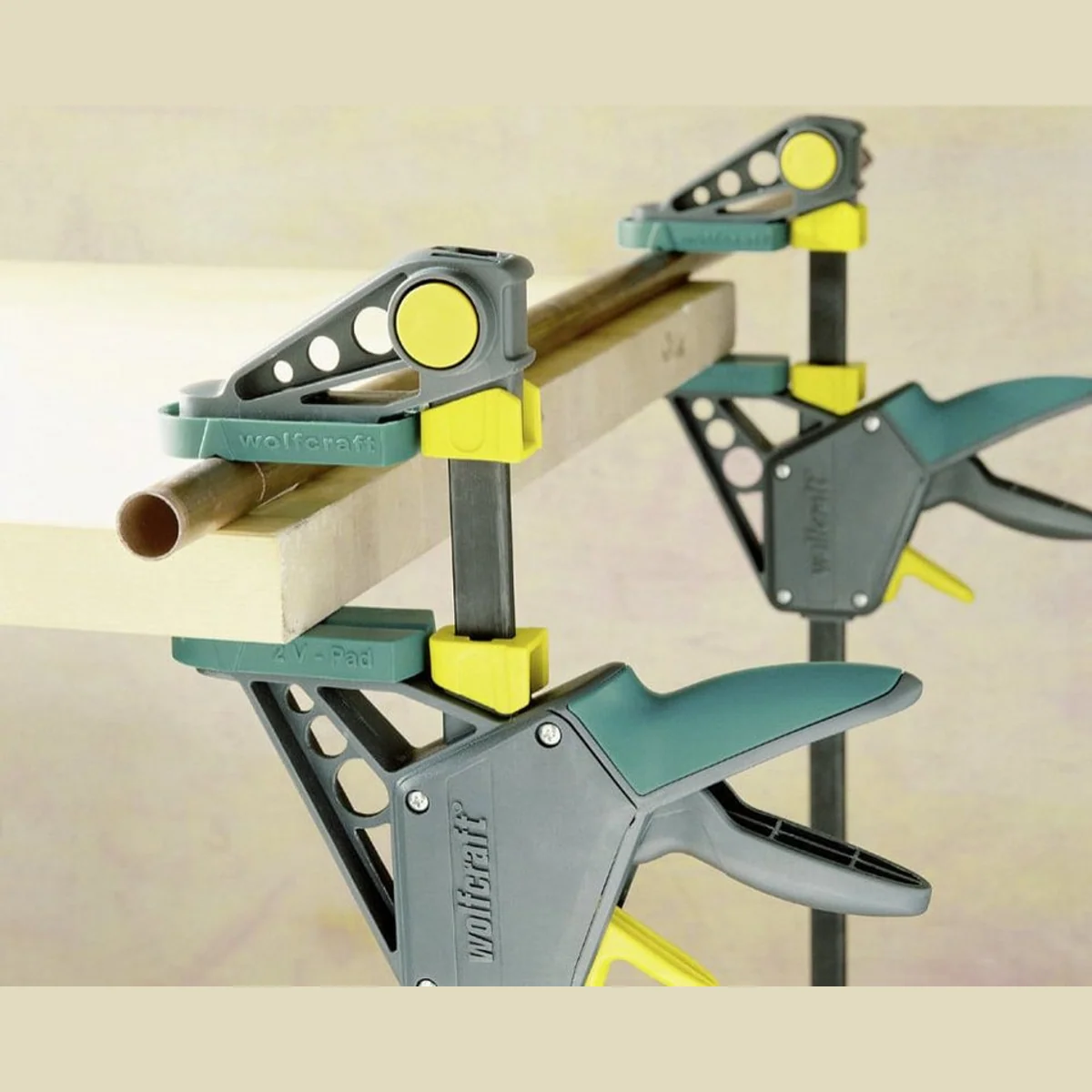 Wolfcraft Einhandzwinge EHZ Pro 100-300, ergonomisches Design, hohe Spannkraft, einfache Handhabung 2