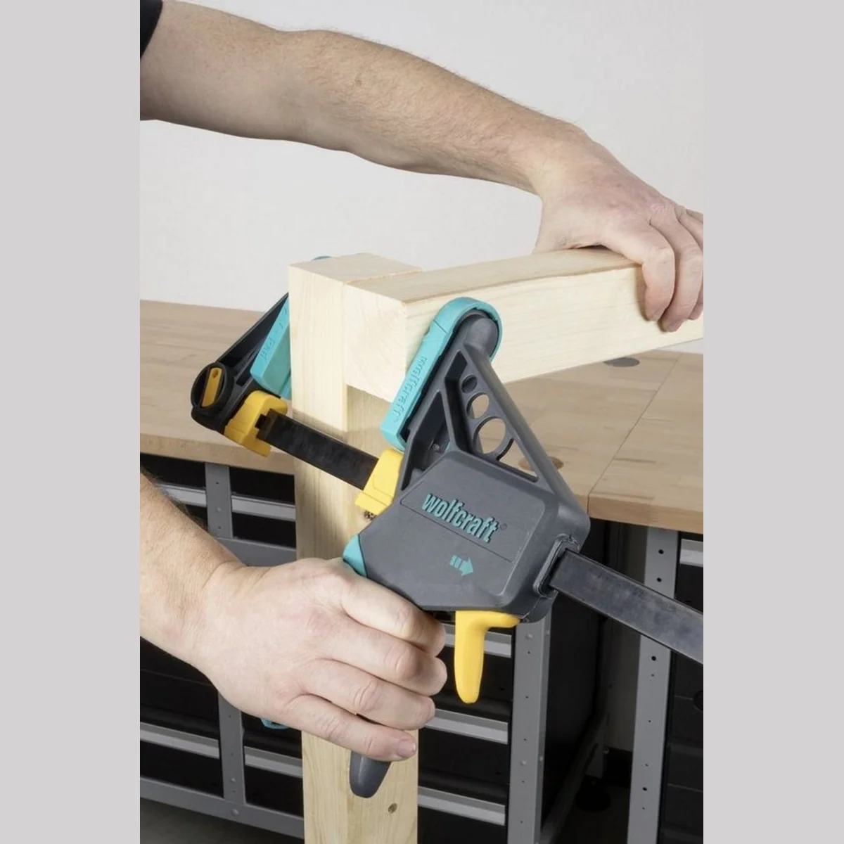 Wolfcraft Einhandzwinge EHZ Pro 100-700, ergonomisches Design, hohe Spannkraft, einfache Handhabung 5